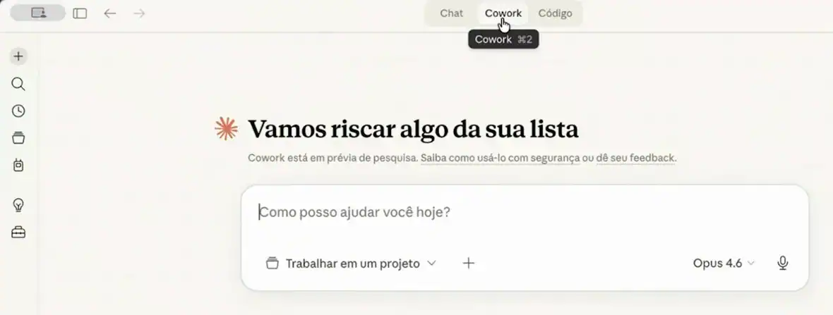 Aplicativo do Claude com as abas Chat, Cowork e Código no topo e a tela do Cowork, com o campo Como posso ajudar você hoje